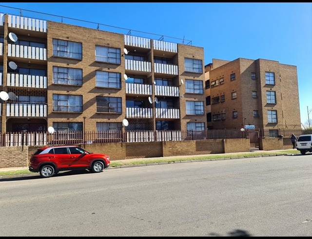 2 BEDROOM APARTMENT FOR SALE IN VEREENIGING CENTRAL